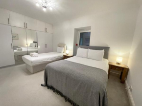 Stay in Westminster and Victoria